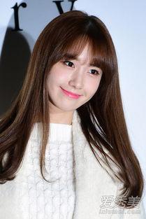 Netizen dậy sóng trước phản ứng của Yoona khi nhìn thấy bức ảnh của Jessica