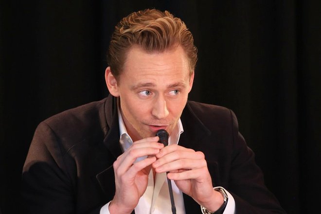 'Loki' Tom Hiddleston gây sốt trong buổi ra mắt đoàn 'King Kong' ở Hà Nội